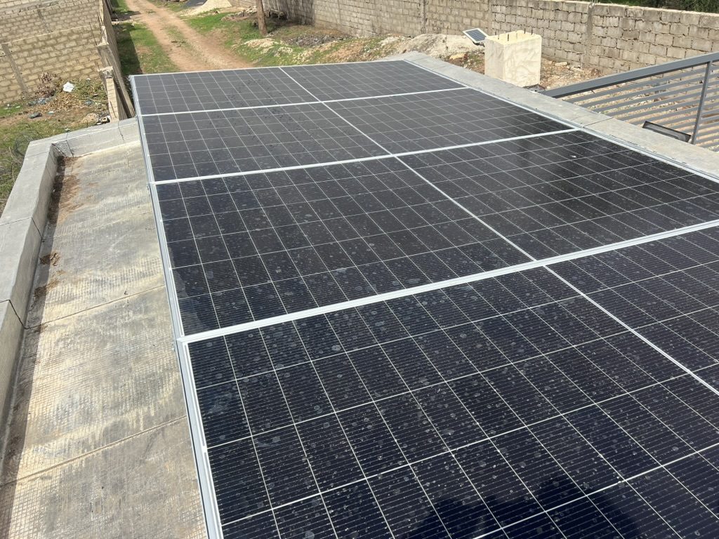 Panneaux photovoltaïques sur toiture terrasse