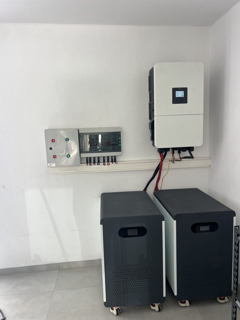 Onduleur et batteries lithium de stockage